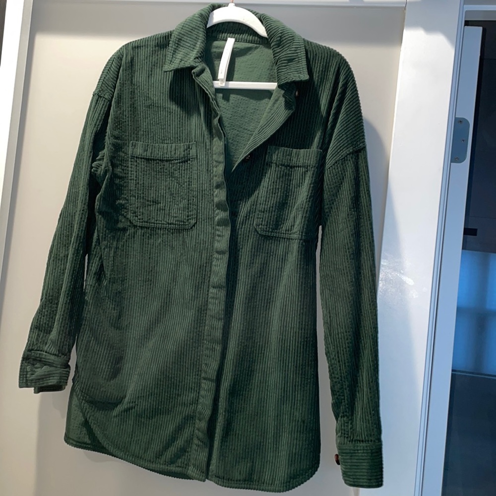 Aritzia The Group by Babaton - Graydon corduroy button up